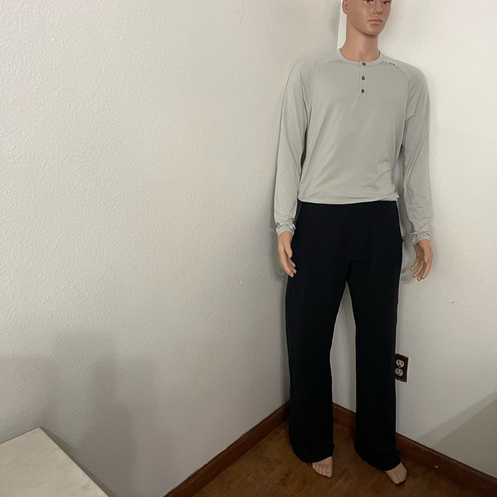 Men. Lululemon Kung Fu heathered Pants Black - Picture 9 of 15